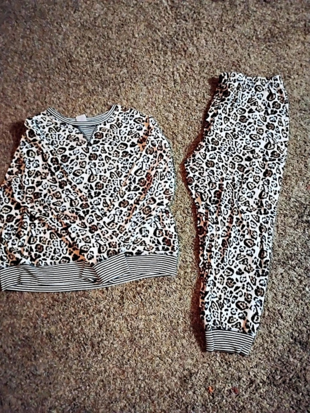 Secret Treasures Leopard Print Pajama Set Size XL NWT